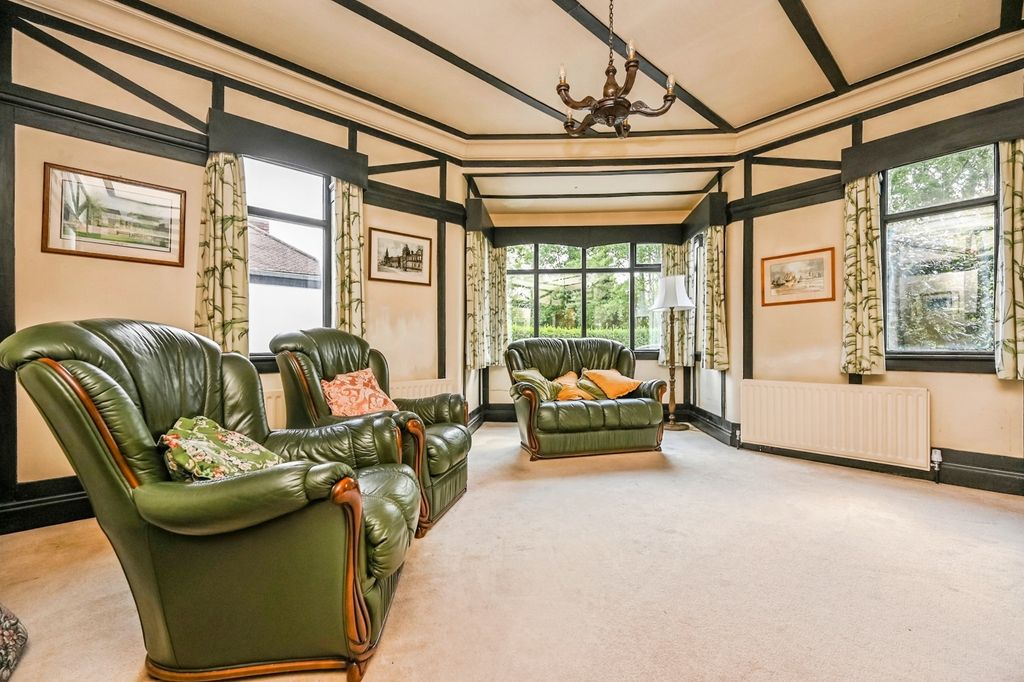Property photo 2 of 18 Front Lounge