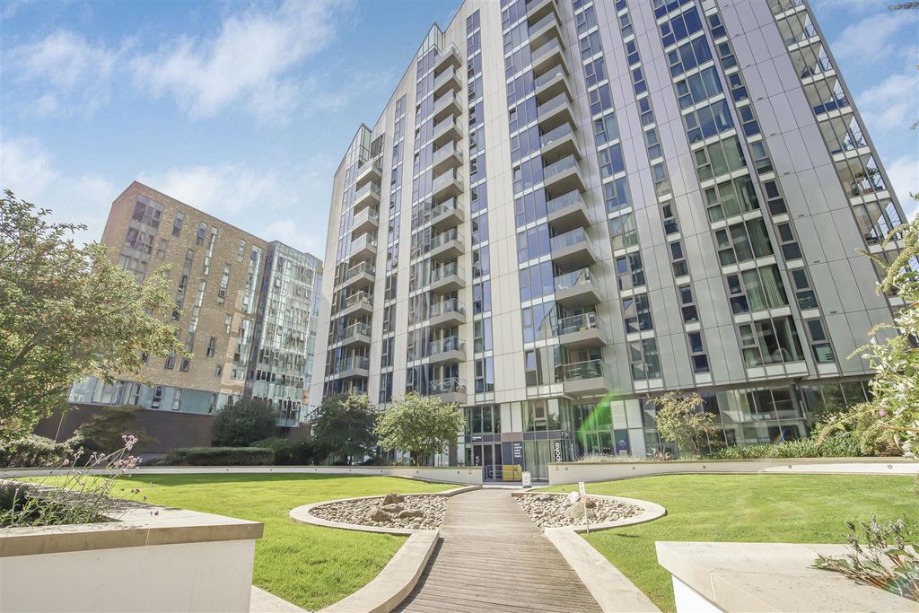 Property photo 2 of 28