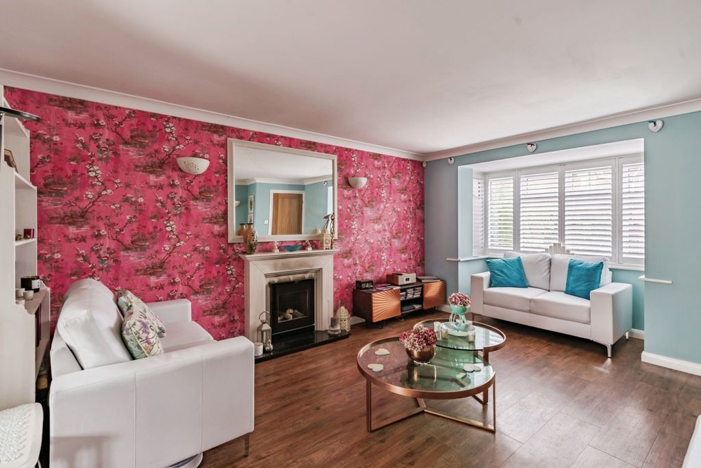 Property photo 3 of 25 Pbox-Img.Jpg