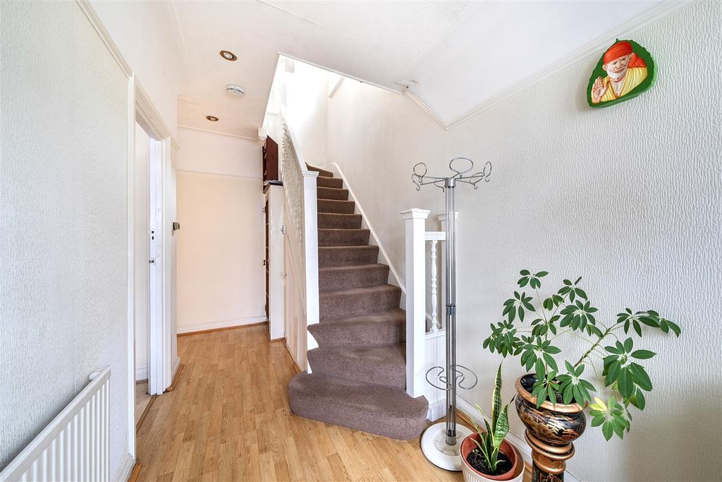 Property photo 2 of 14 Entrance Hall.Jpg