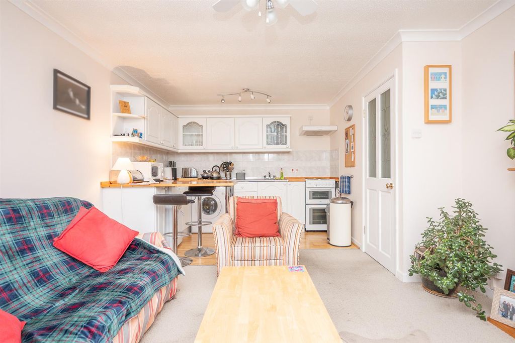 Property photo 2 of 20 90Ccromerroad,Mundesley-14.Jpg