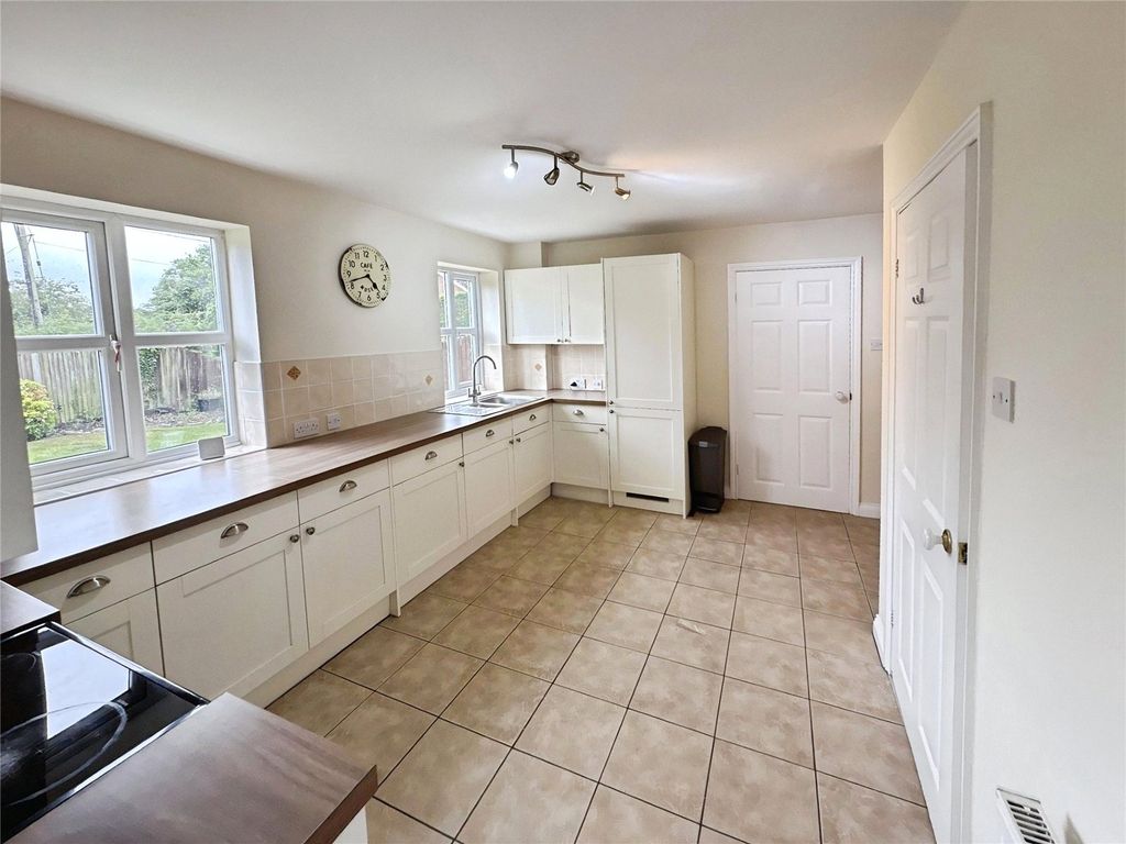 Property photo 3 of 19 Kitchen