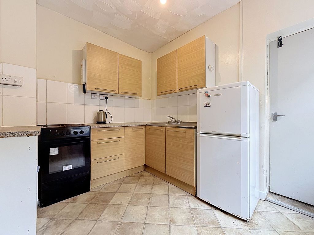 Property photo 2 of 16 Kitchen