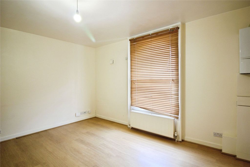 Property photo 3 of 6 Picture No. 18