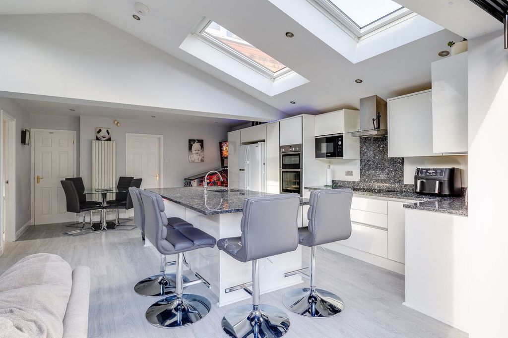 Property photo 3 of 26