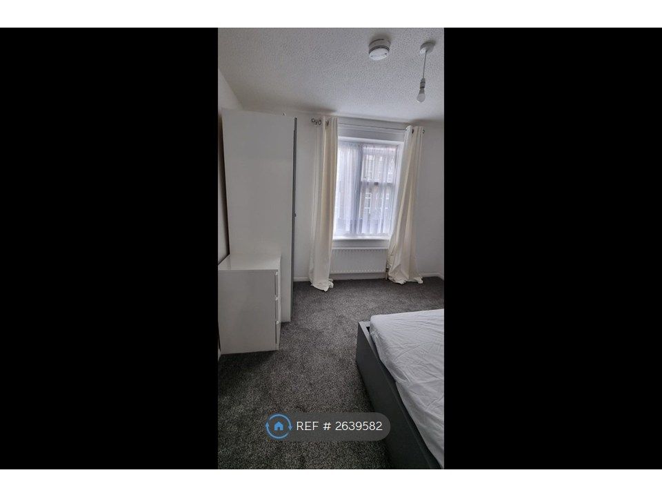 Property photo 1 of 21 Main House Bedroom