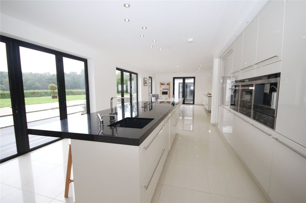 Property photo 2 of 11 Picture No. 56