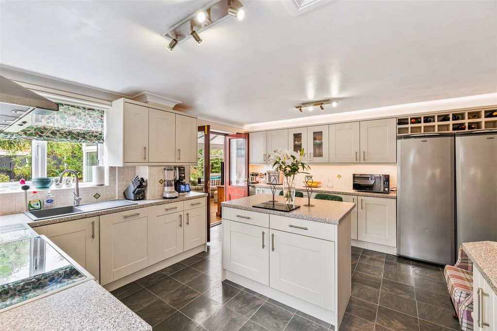 Property photo 2 of 19 Kitchen