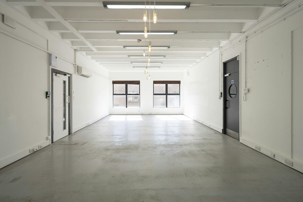 Property photo 3 of 70 MC40479046Hr.Jpg