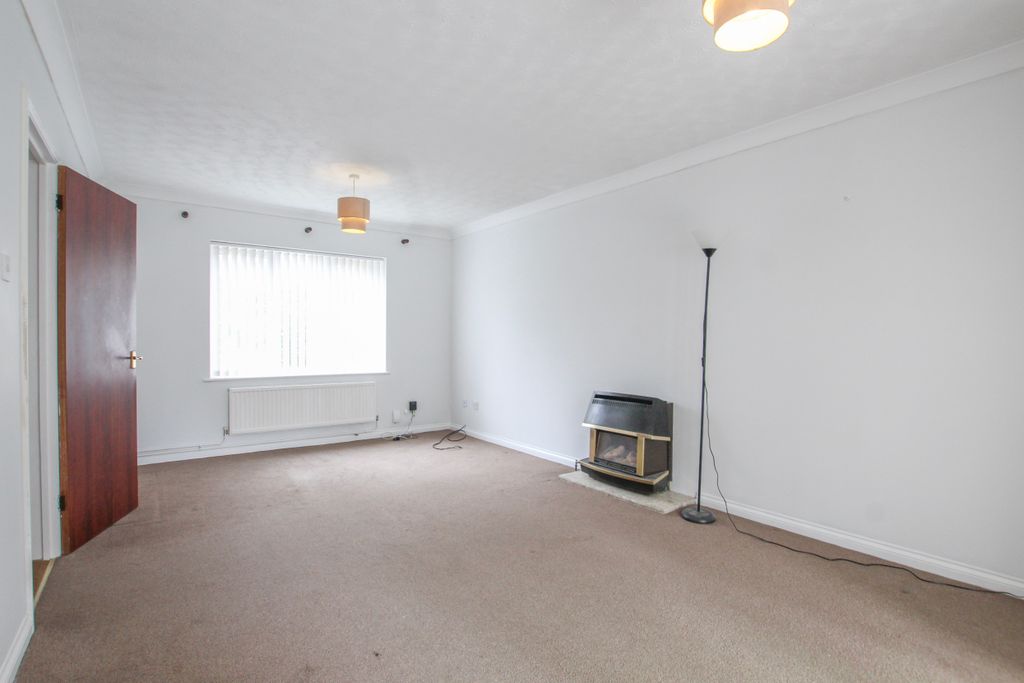 Property photo 3 of 18 Living Room