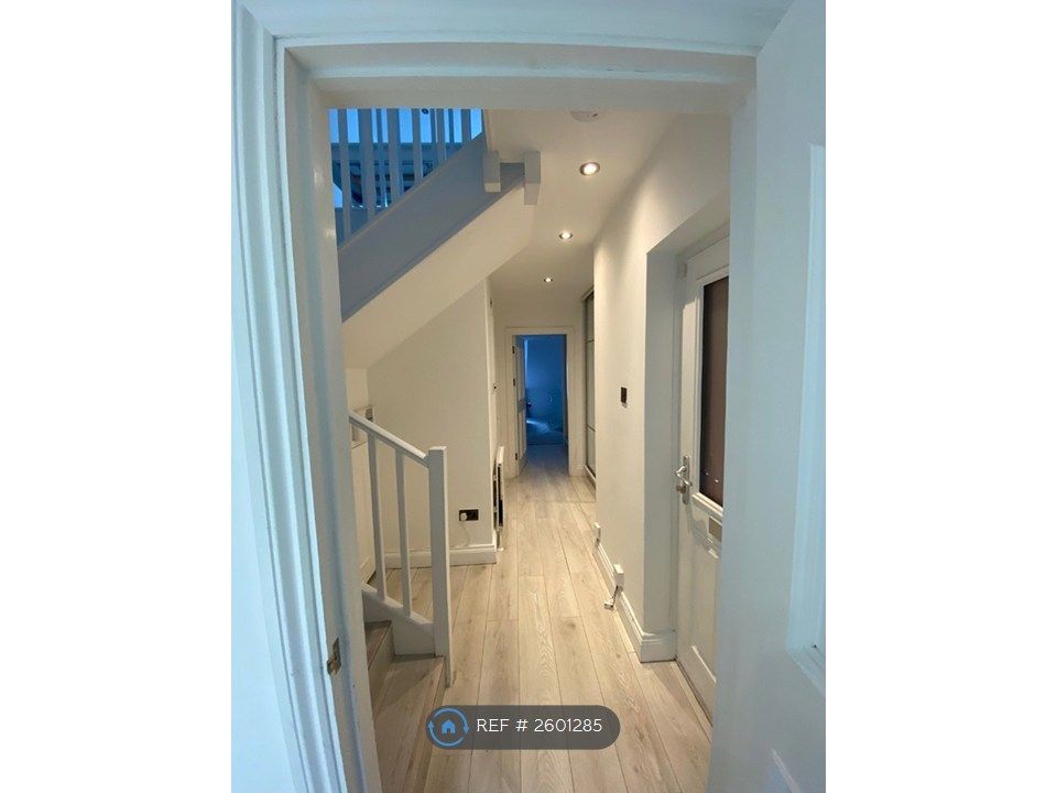 Property photo 1 of 21 Hallway