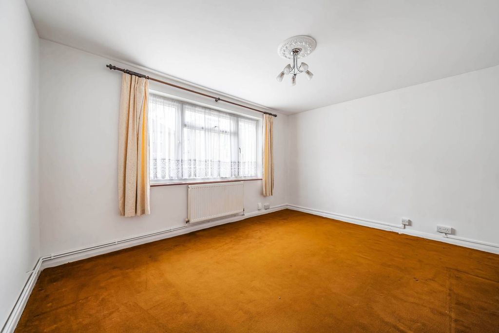 Property photo 3 of 11
