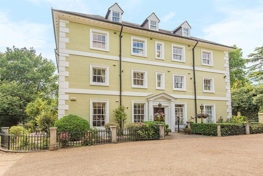 Property photo 1 of 21 12 The Mount - Front External.Jpg