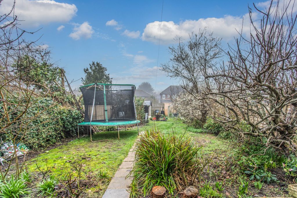 Property photo 2 of 26 28 Stapely Road3