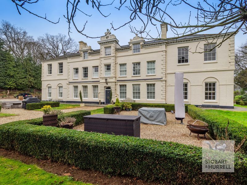 Property photo 2 of 28 Close Coltishall Hall