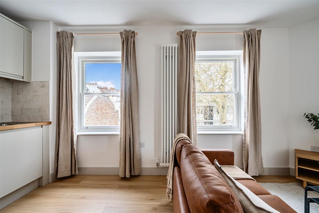 Property photo 2 of 11 1431685-7-69cd06A391201.Jpg