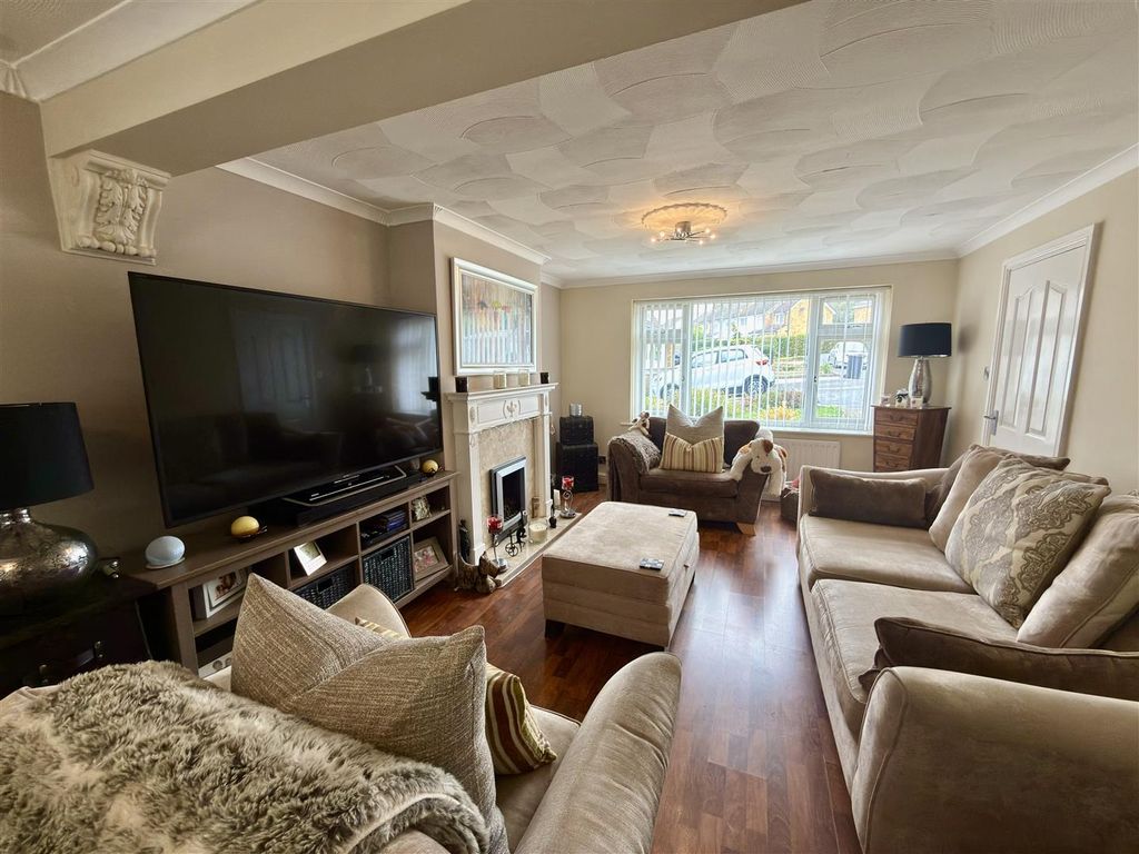 Property photo 3 of 15 Lounge/Dining Room