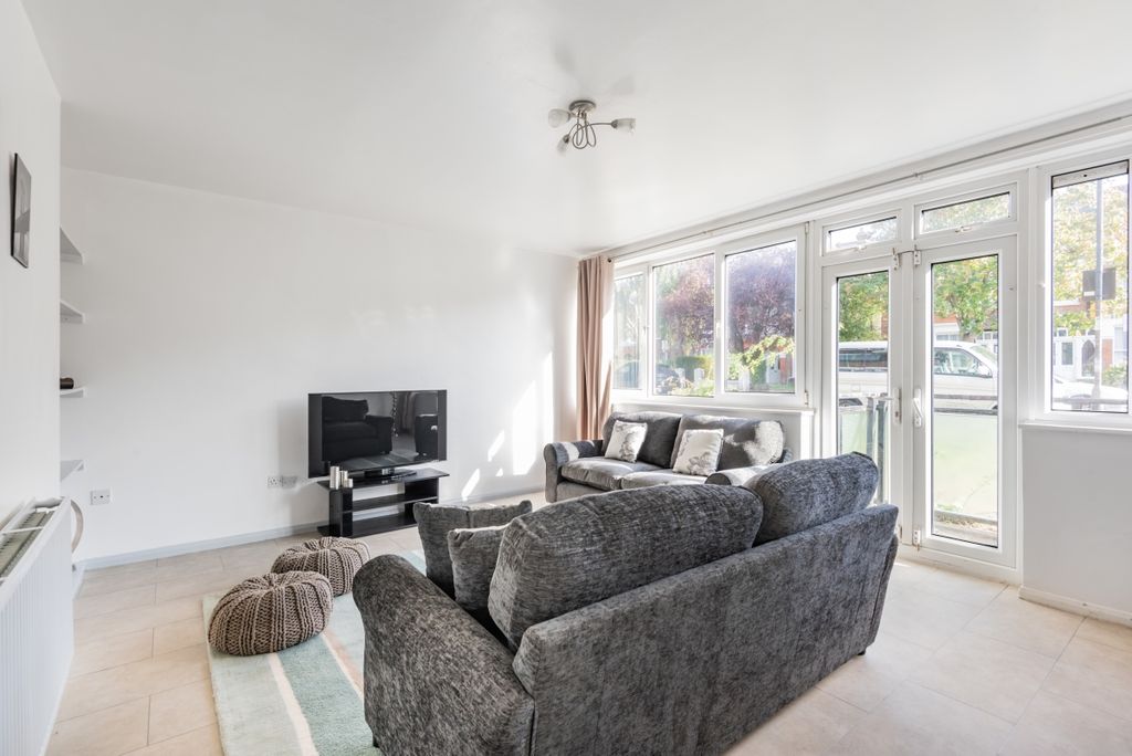 Property photo 2 of 14 653240 (13)