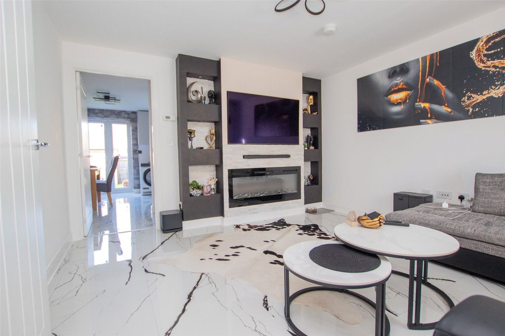 Property photo 2 of 19 Picture No. 18