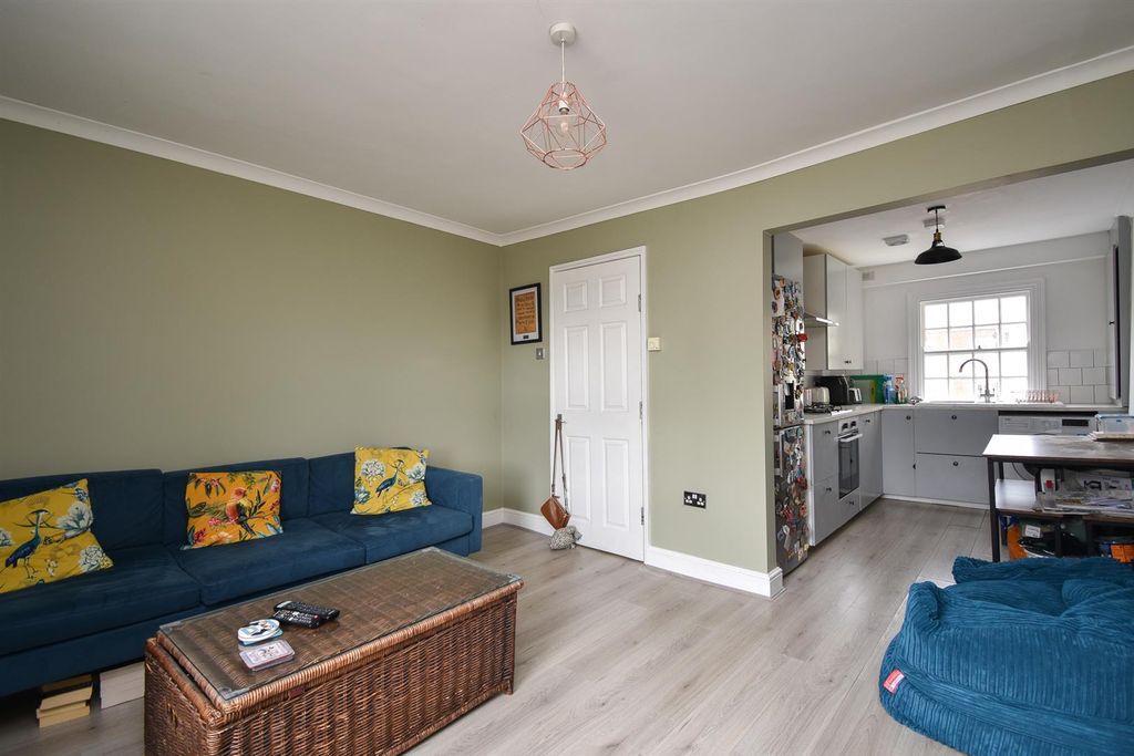 Property photo 2 of 12 Living Space