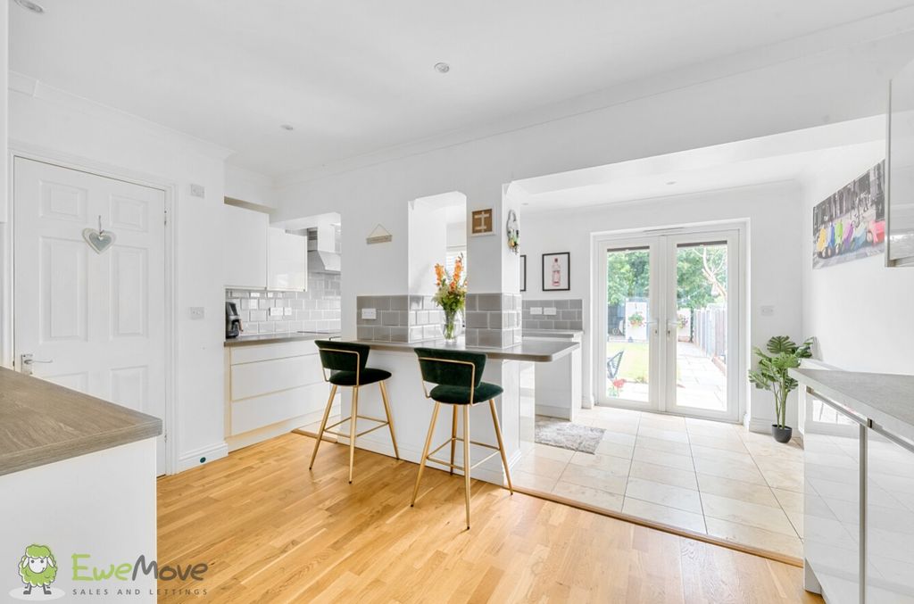 Property photo 2 of 17 Kitchen