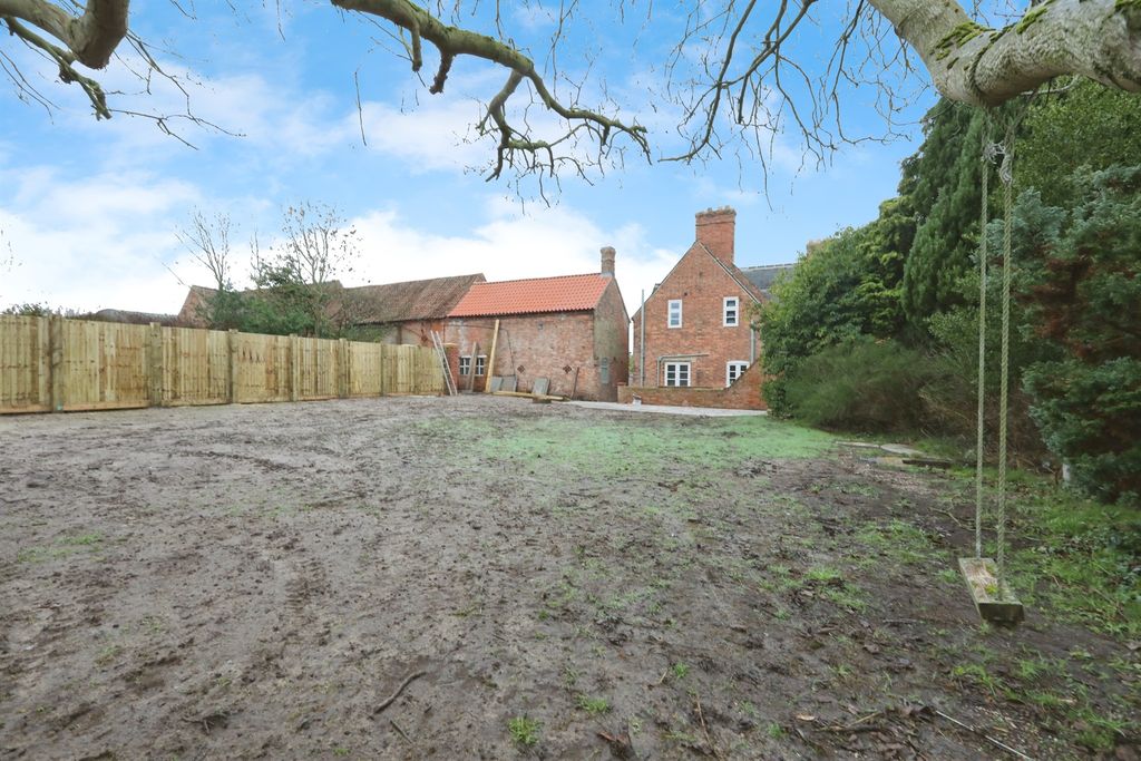 Property photo 2 of 20