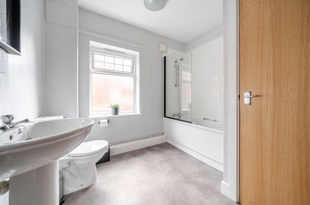 Additional image 5 of 1 bed flat for saleHill Lane, Shirley, Southampton, Hampshire SO15