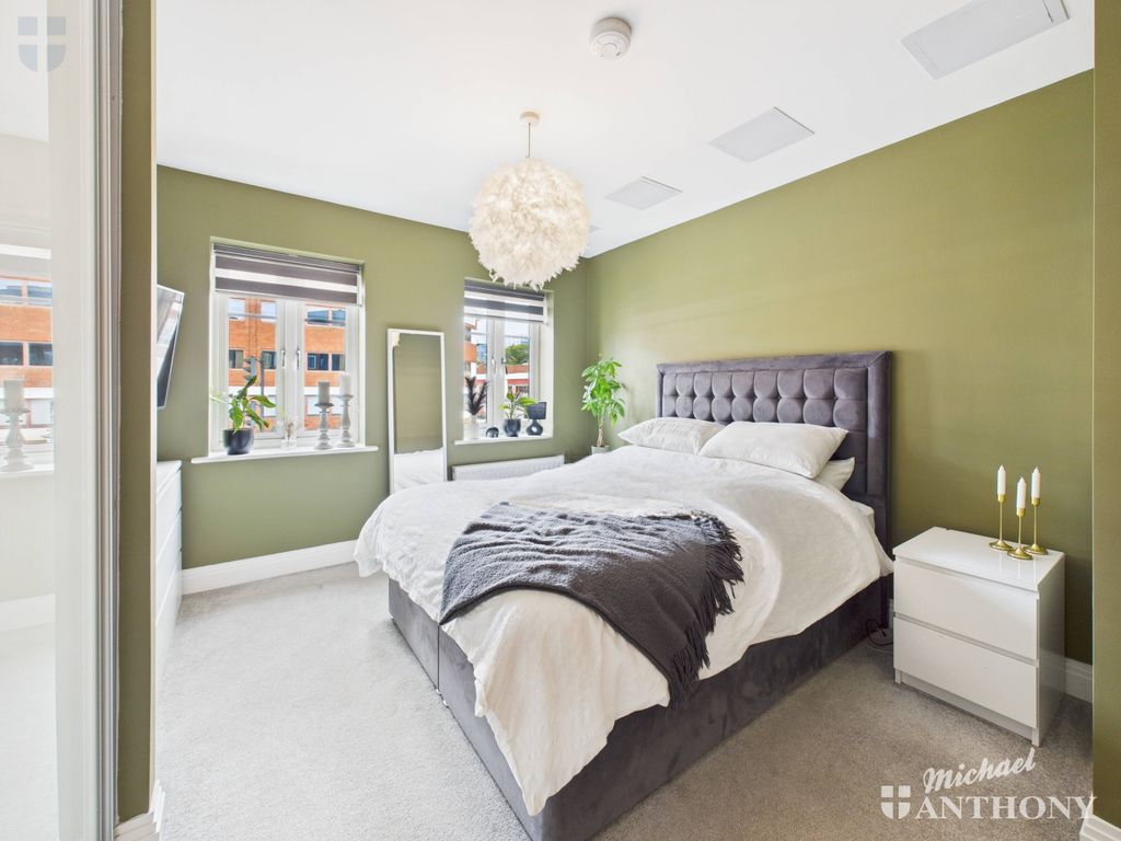 Property photo 3 of 9 Cam03852G0-Pr0397-Still013