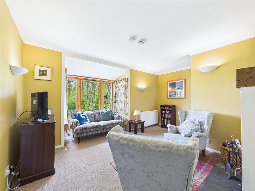 Property photo 2 of 21 Sitting Room