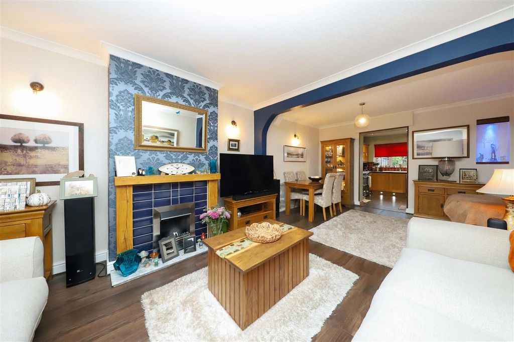 Property photo 2 of 11 Living Room