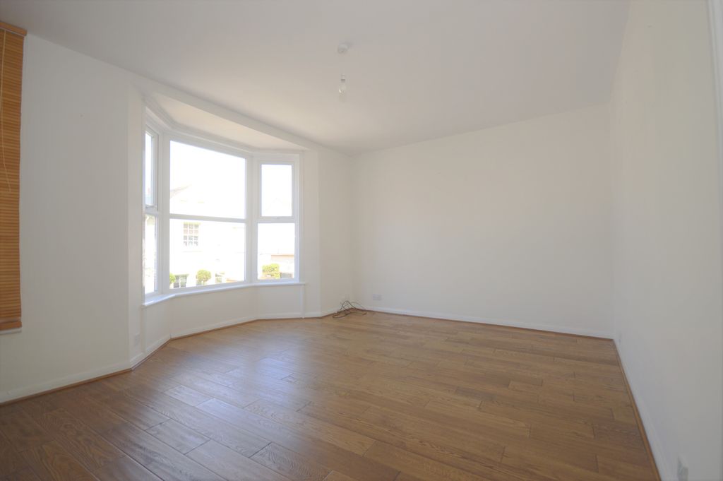 Property photo 2 of 12 Lounge