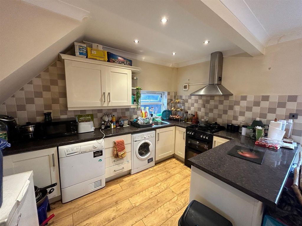 Property photo 3 of 8 Kitchen.Jpg