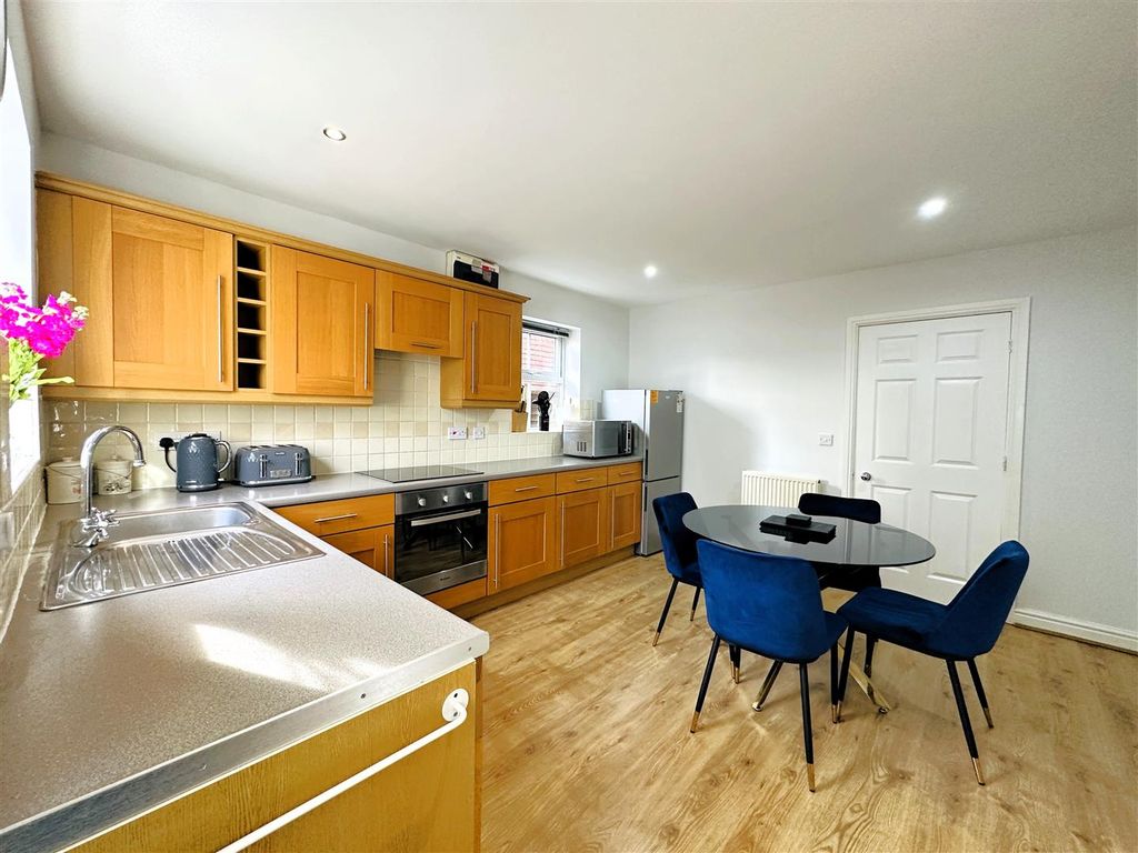 Property photo 1 of 15 Kitchen