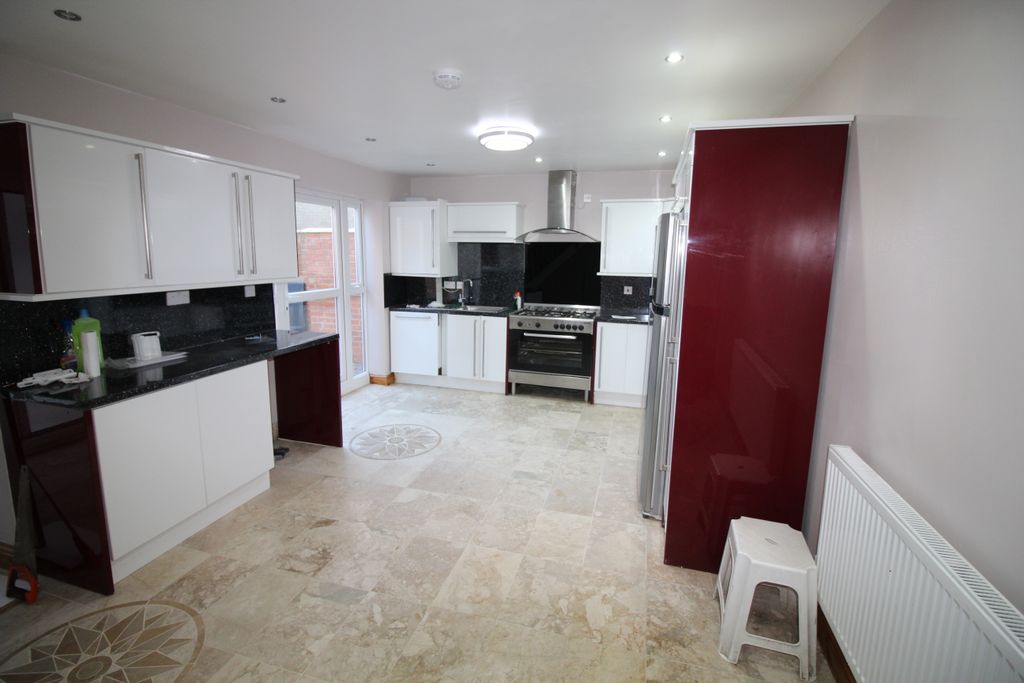 Property photo 3 of 11 Kitchen/Diner