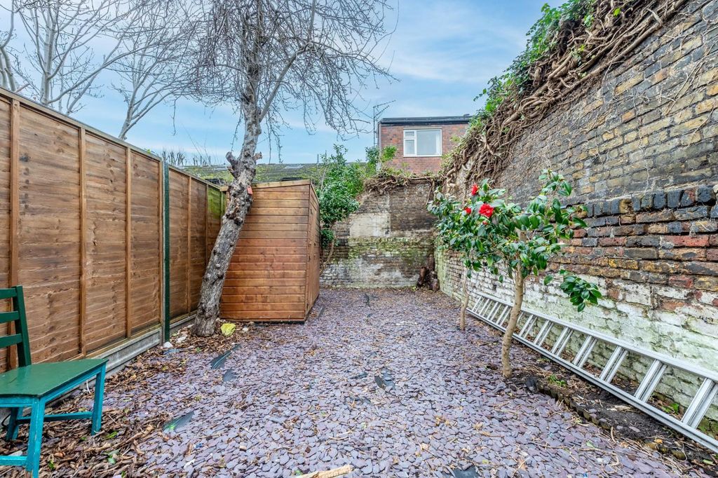 Property photo 2 of 9 Garden