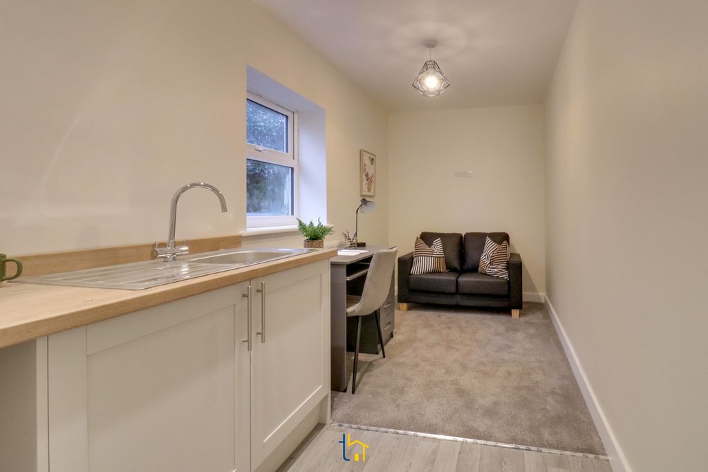 Property photo 3 of 12 Img_2854-Img_2856