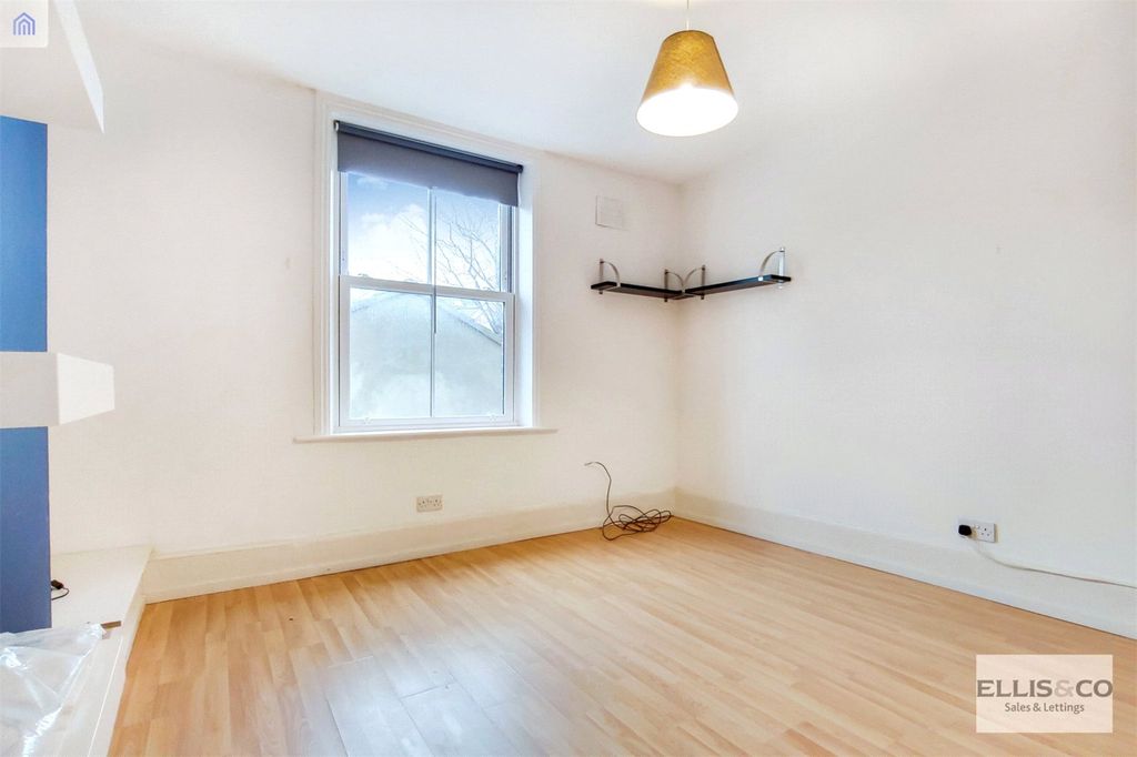 Property photo 3 of 8 Picture No. 09