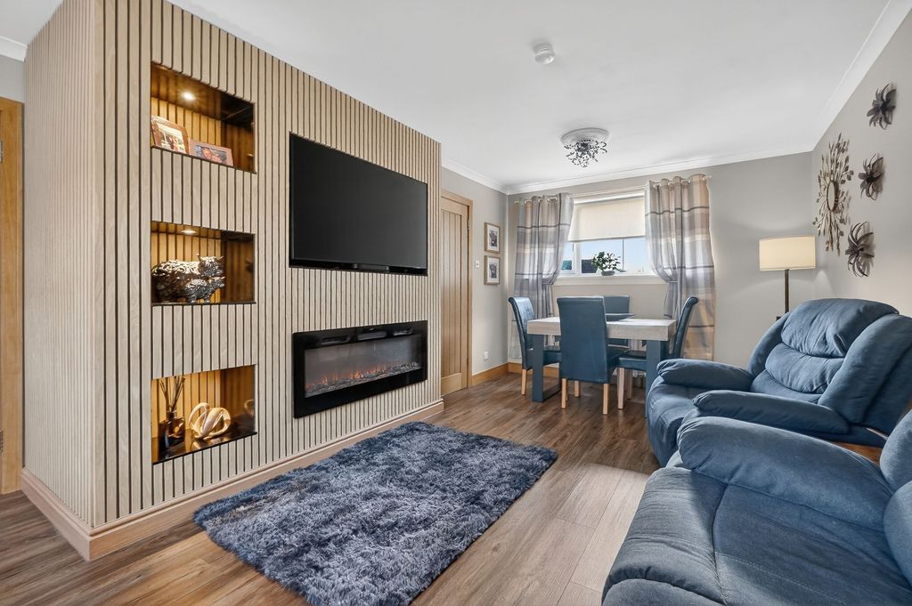 Property photo 3 of 25