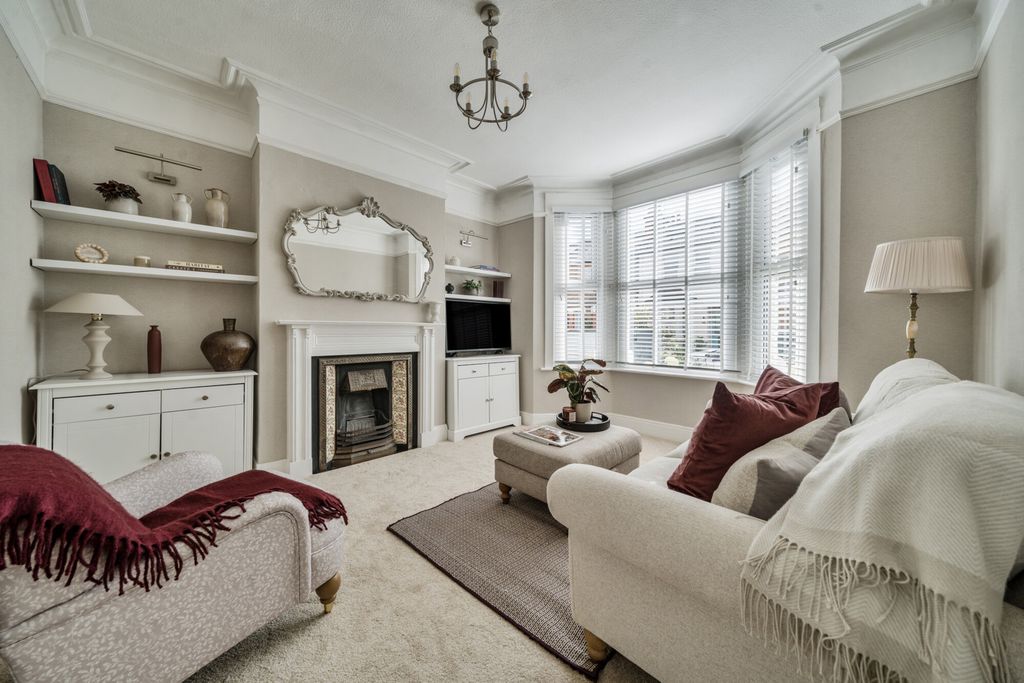 Property photo 2 of 12 1354689-27-68c400...