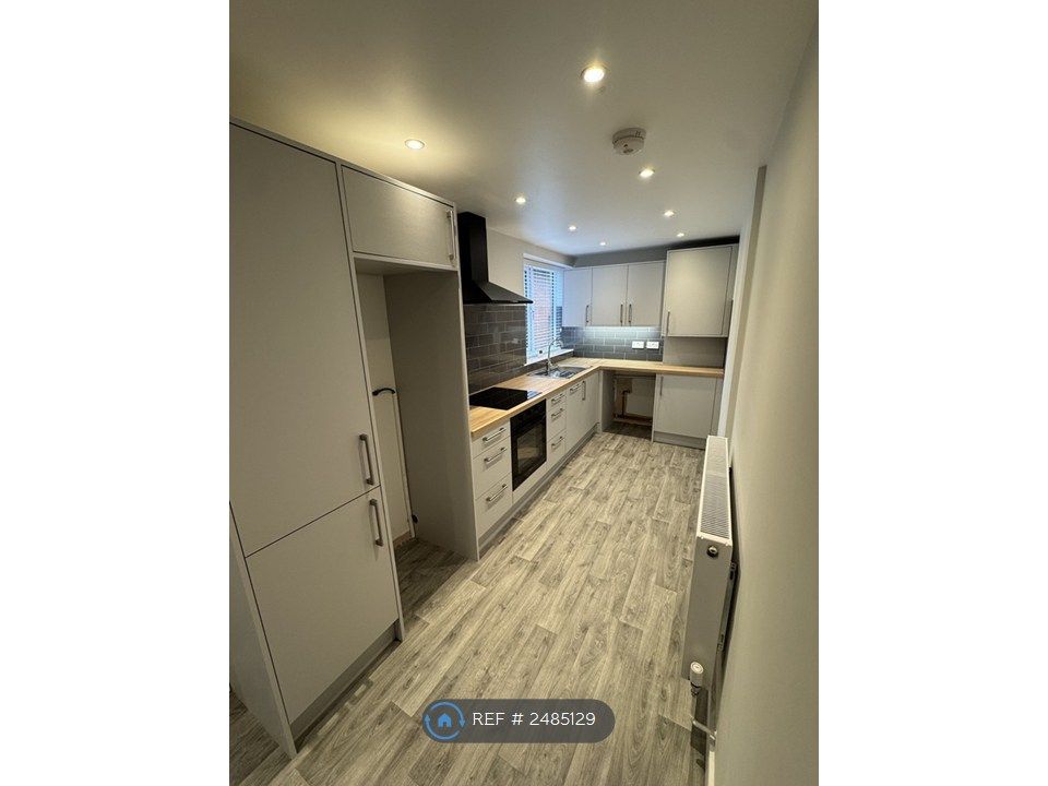 Property photo 2 of 11 Kitchen