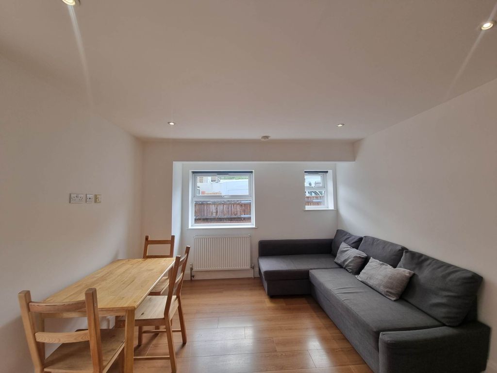 Property photo 3 of 8