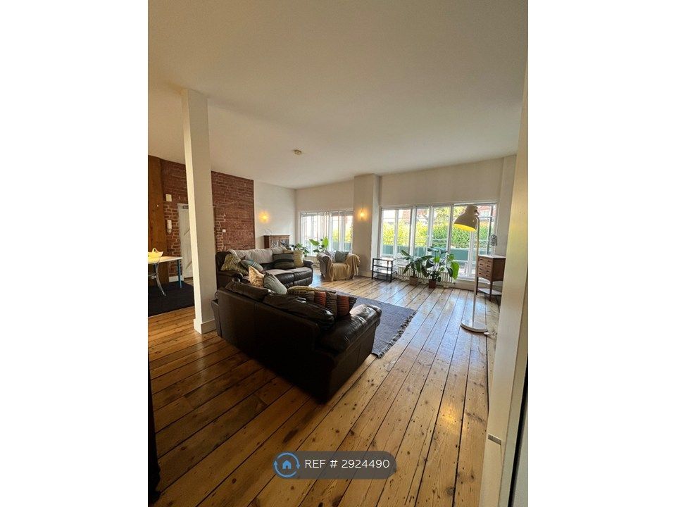 Property photo 1 of 32