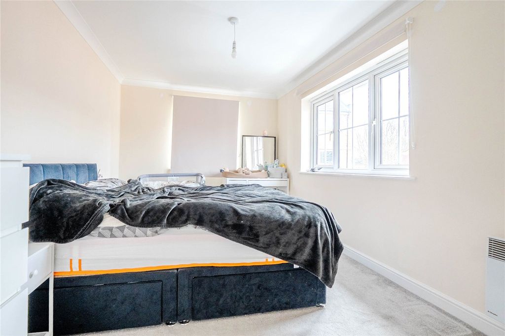 Additional image 7 of 2 bed flat for saleBramley Court, Dunstable, Bedfordshire LU5