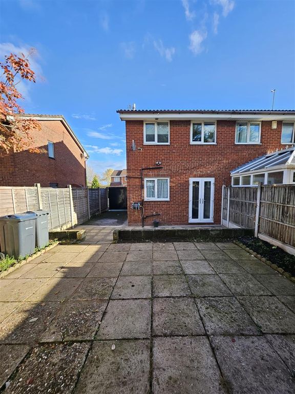 Property photo 1 of 8 15 Grebe Close 13.Jpg