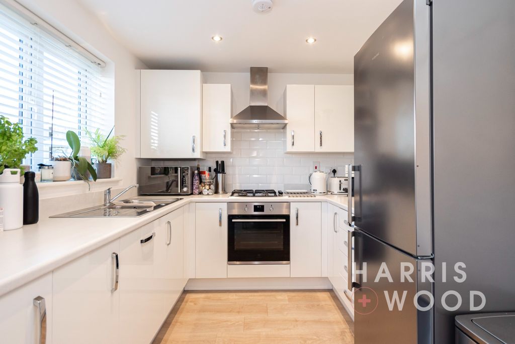 Property photo 2 of 19 4574002