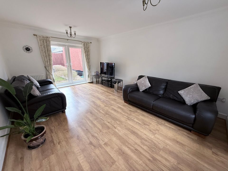 Property photo 2 of 14 Img2027