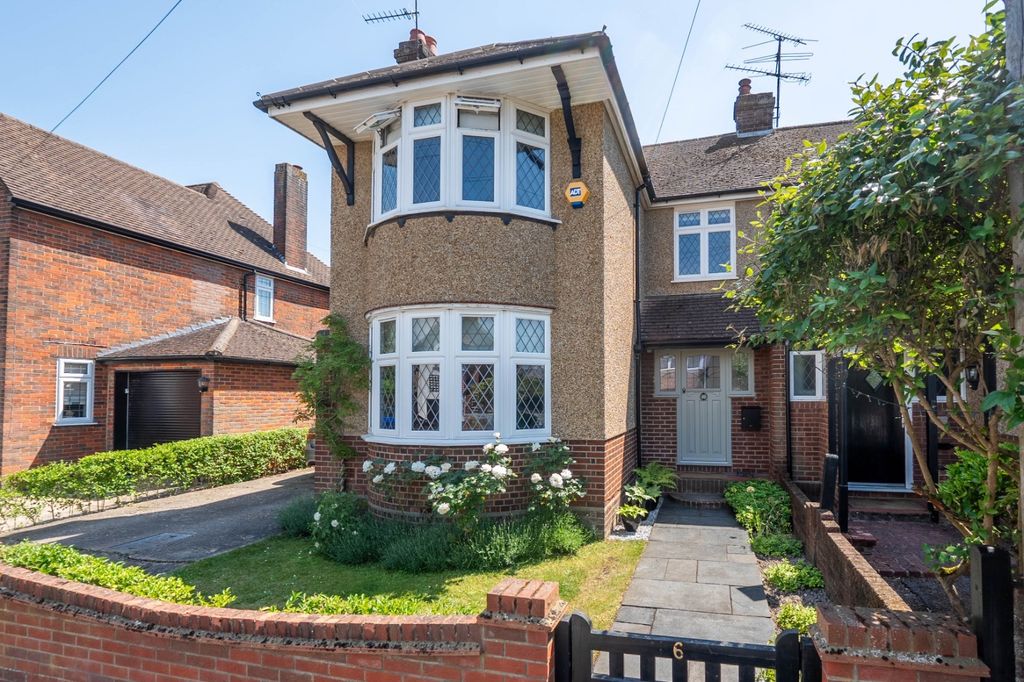 3 bed semi-detached house for saleBarton Avenue, Dunstable, Bedfordshire LU5