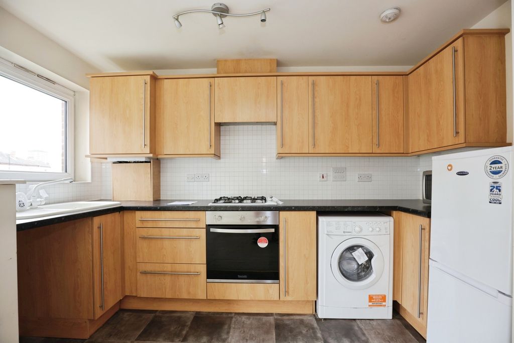 Property photo 2 of 8 Kitchen