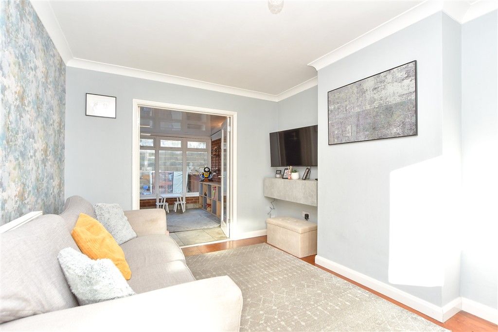 Property photo 1 of 16 Lounge