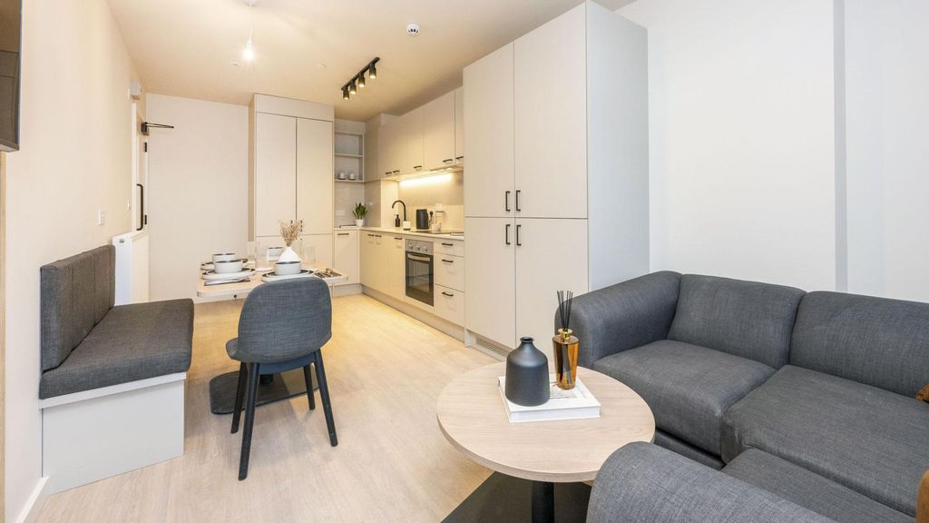 Property photo 2 of 27